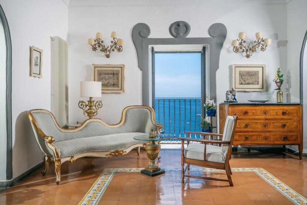 A seating area at Albergo Miramare Positano