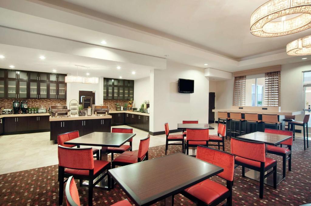 Restaurace v ubytování Homewood Suites by Hilton Fort Worth West at Cityview