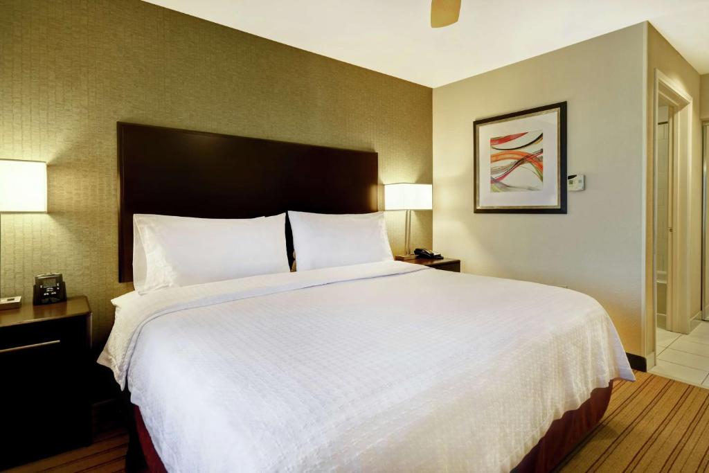 Postel nebo postele na pokoji v ubytování Homewood Suites by Hilton Fort Worth West at Cityview