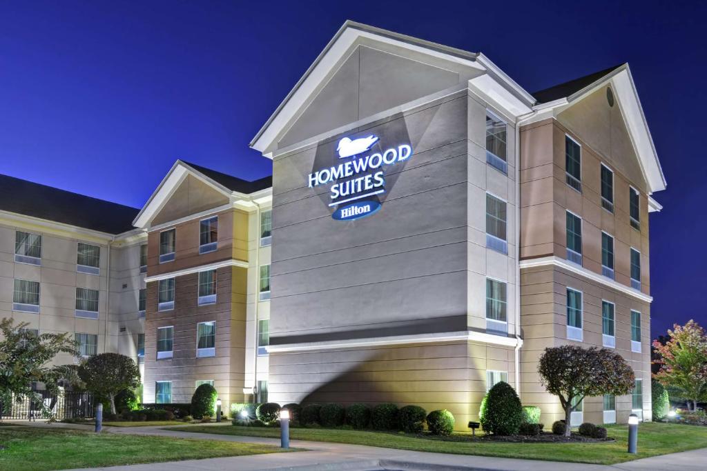 una representación de una posada y suites hampton en Homewood Suites by Hilton Fayetteville, en Fayetteville