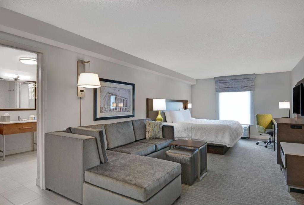 Hampton Inn Gallatin - Chambre Lit King-Size De Luxe