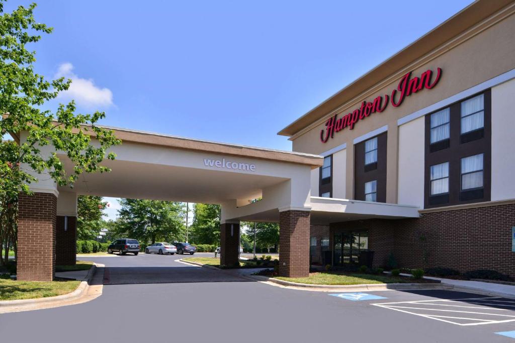 een weergave van een Springfield Inn en suites bij Hampton Inn Greensboro East / McLeansville in McLeansville