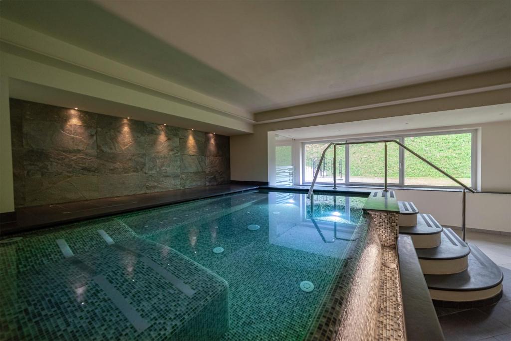 Swimmingpoolen hos eller tæt på Hotel Garnì Paradisi - Wellness & Spa