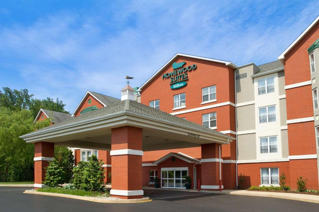 a front view of a hotel at Homewood Suites by Hilton Wilmington-Brandywine Valley in Talleyville