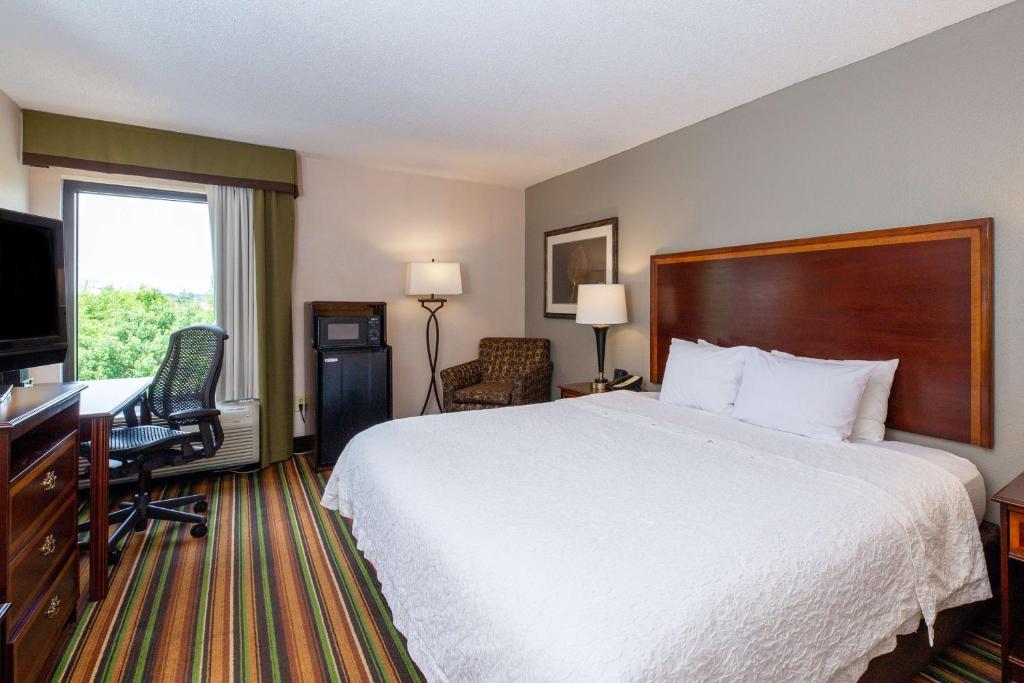 Hampton Inn Winston-Salem Hanes Mall photo