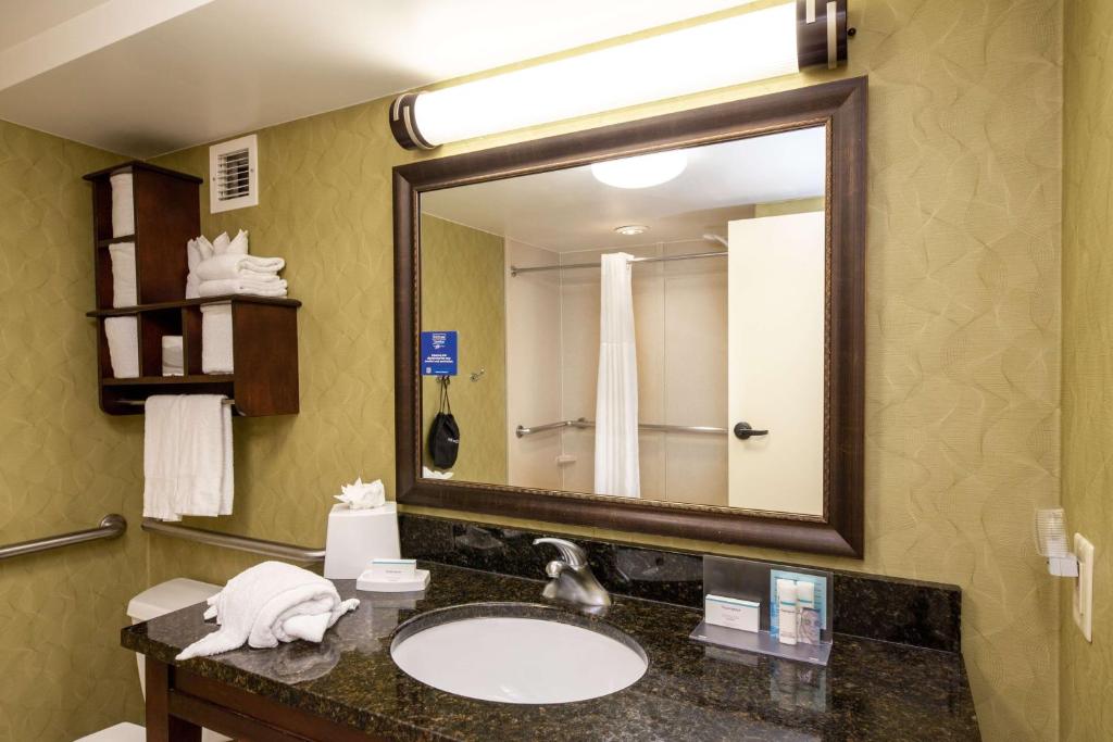 Hampton Inn Winston-Salem Hanes Mall photo