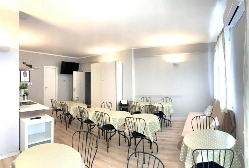 NASONI DI ROMA (VICINISSIMO BASILICA SAN GIOVANNI IN LATERANO) - Resim 12