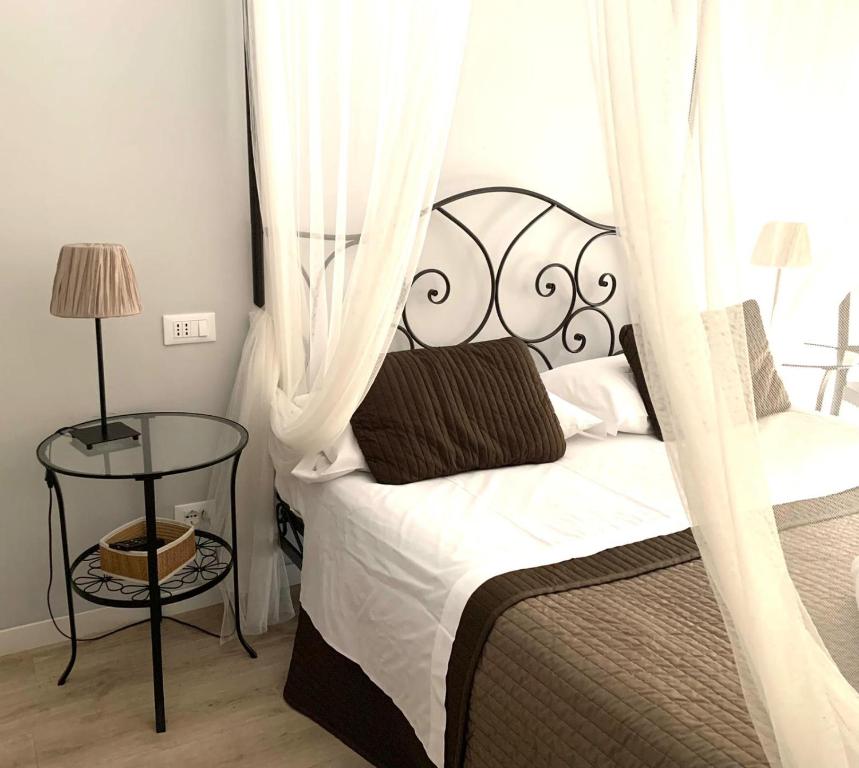 NASONI DI ROMA (VICINISSIMO BASILICA SAN GIOVANNI IN LATERANO) - Resim 24