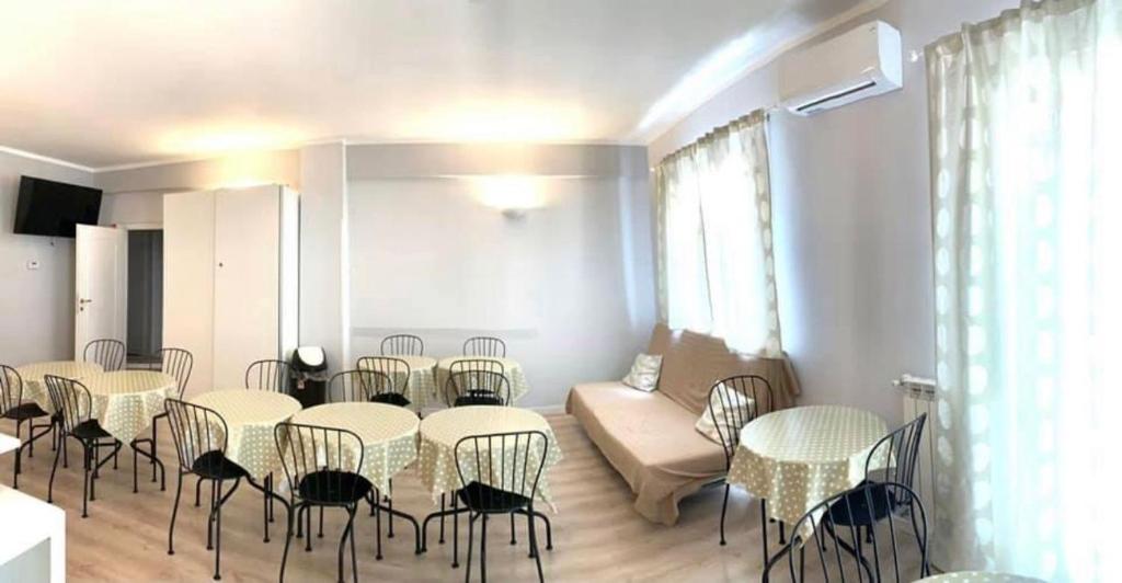 NASONI DI ROMA (VICINISSIMO BASILICA SAN GIOVANNI IN LATERANO) - Resim 28