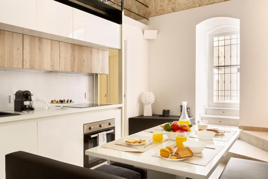 A kitchen or kitchenette at Casa Massima Suites & SPA