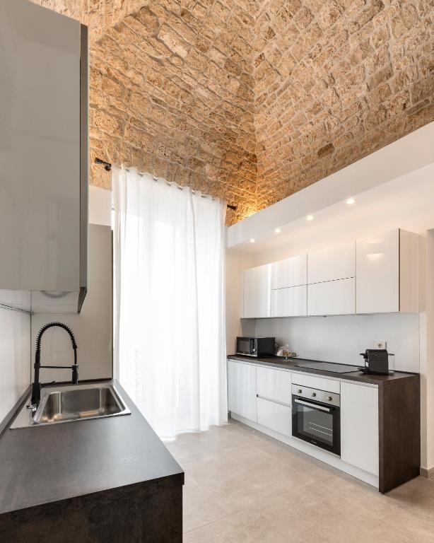 A kitchen or kitchenette at Casa Massima Suites & SPA