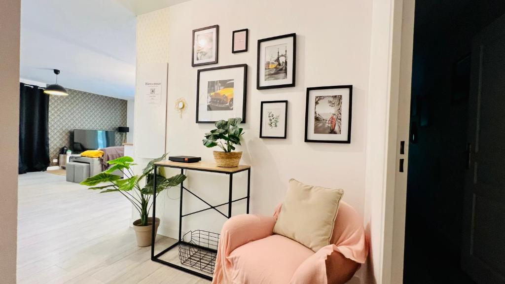 LA VILLA ONDINE - Spacieux appartement sur les collines Niçoises - Piscine - 2 parkings - Clim - Wifi - Two-Bedroom Apartment