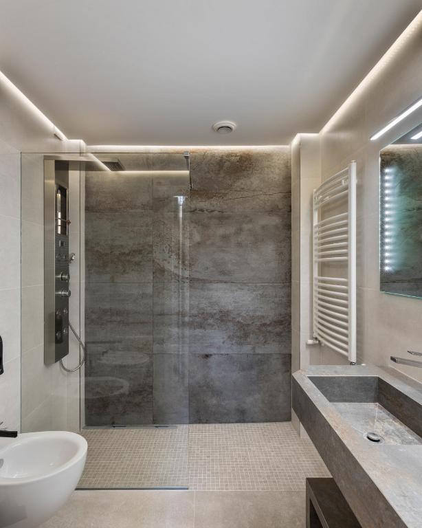A bathroom at Casa Massima Suites & SPA