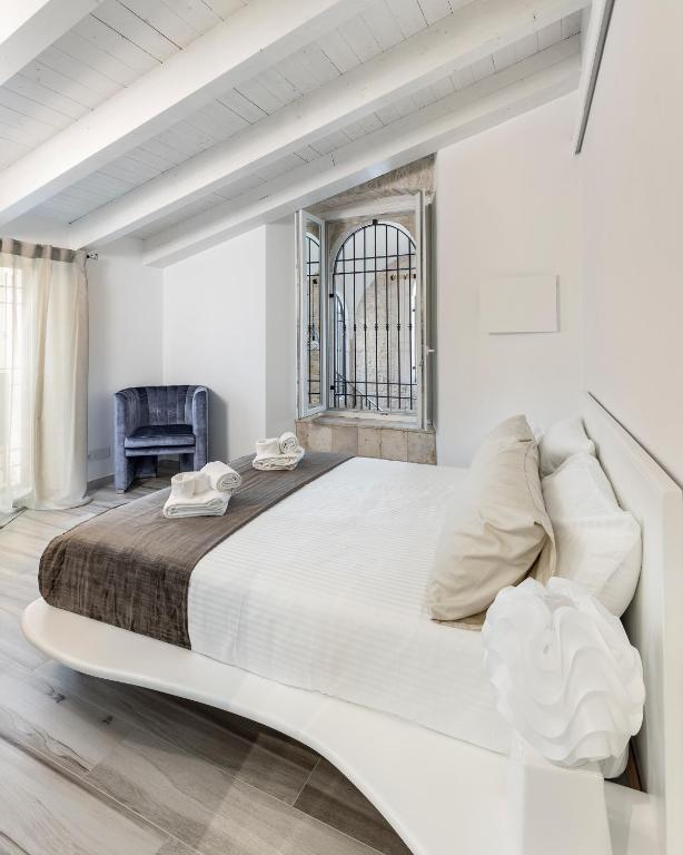 A bed or beds in a room at Casa Massima Suites & SPA