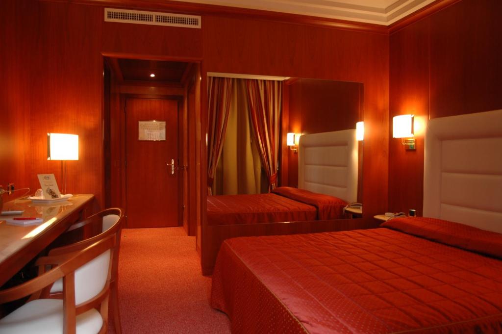 Postel nebo postele na pokoji v ubytování AS Hotel Monza