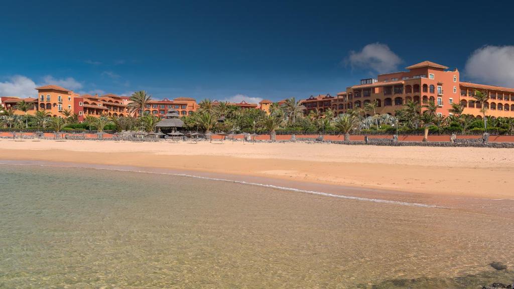 Hotel Sheraton Fuerteventura Beach, Golf & Spa Resort pools and family area