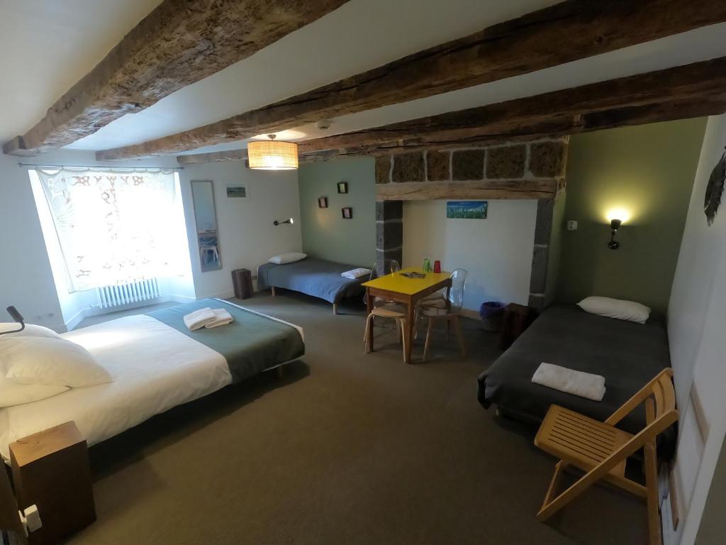 Postel nebo postele na pokoji v ubytování La Maison - Hôtel & Gîte