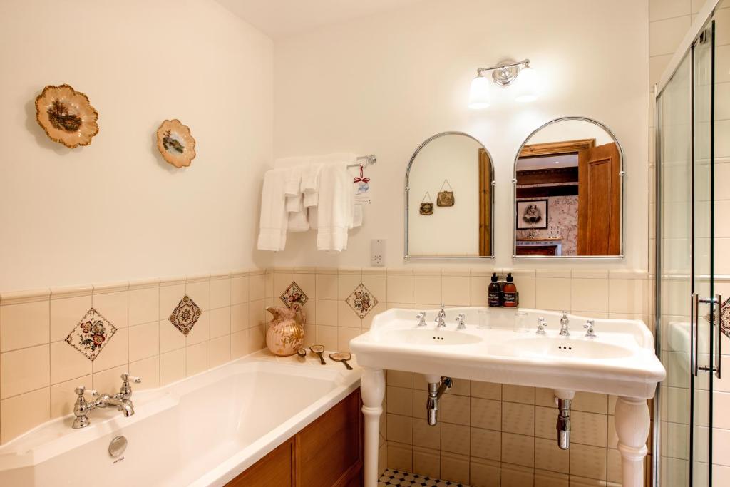 The Whispering Pine Lodge - 