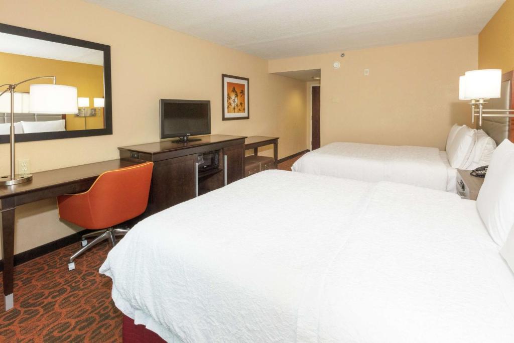 Hampton Inn & Suites Jacksonville-Airport - Room With Two Queen Beds - Non-Smoking
