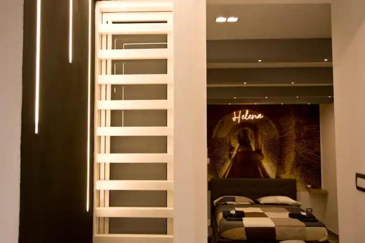 Suite Napoli Sotterranea con Jacuzzi - Large Double Room