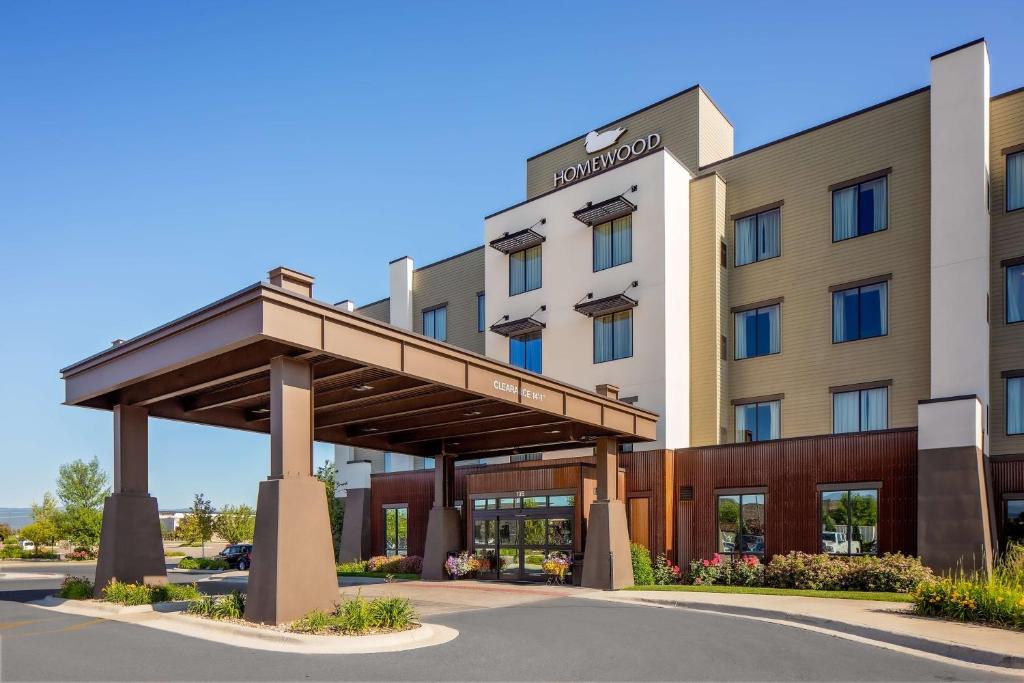 een afbeelding van de voorkant van een hotel bij Homewood Suites by Hilton Kalispell in Kalispell