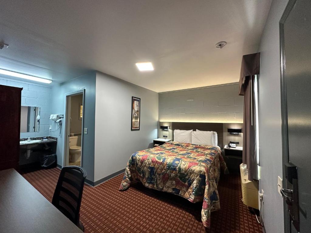 Rodeway Inn & Suites - King Room - Non-Smoking