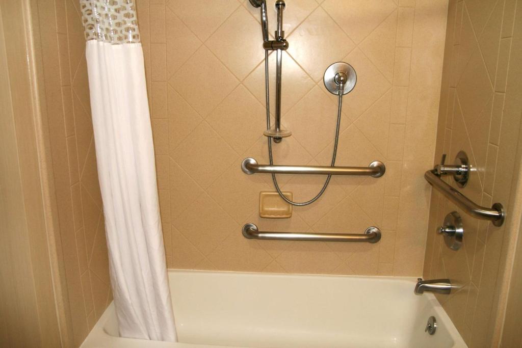 Hampton Inn & Suites Liberal - Sala King - Acesso à Mobilidade/não Fumante