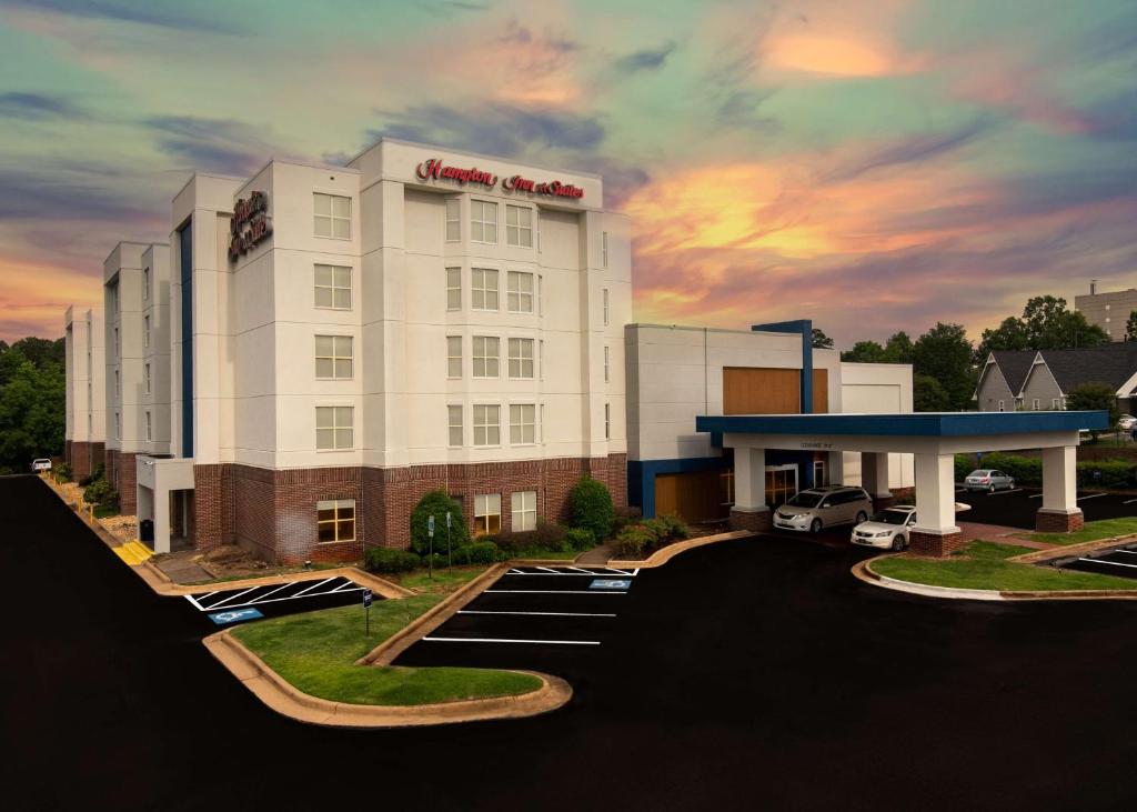 a rendering of a hotel with a parking lot at Hampton Inn & Suites West Little Rock in Little Rock