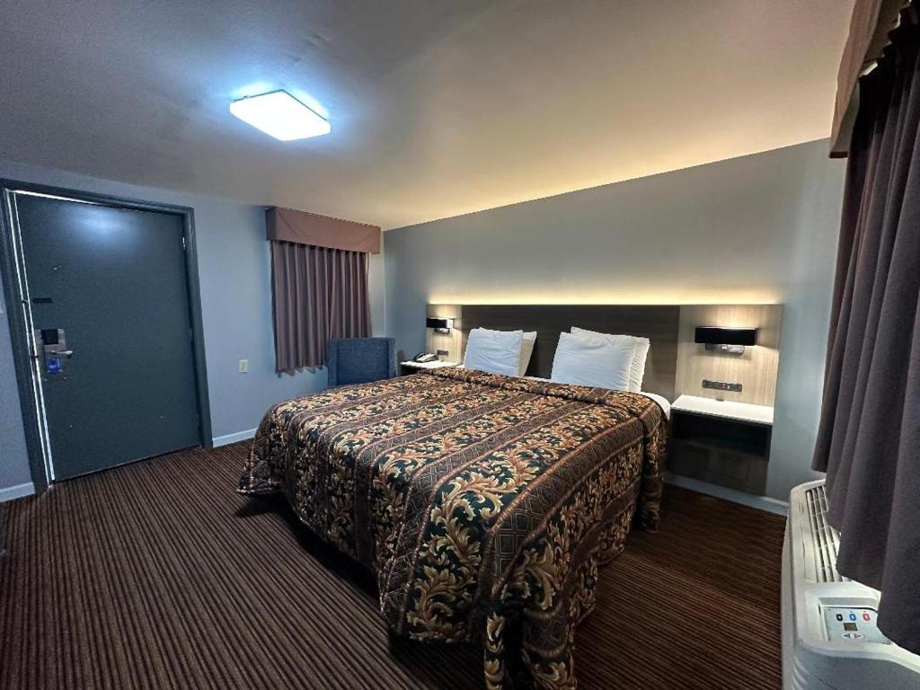 Rodeway Inn & Suites - Economy King Room - Non Smoking