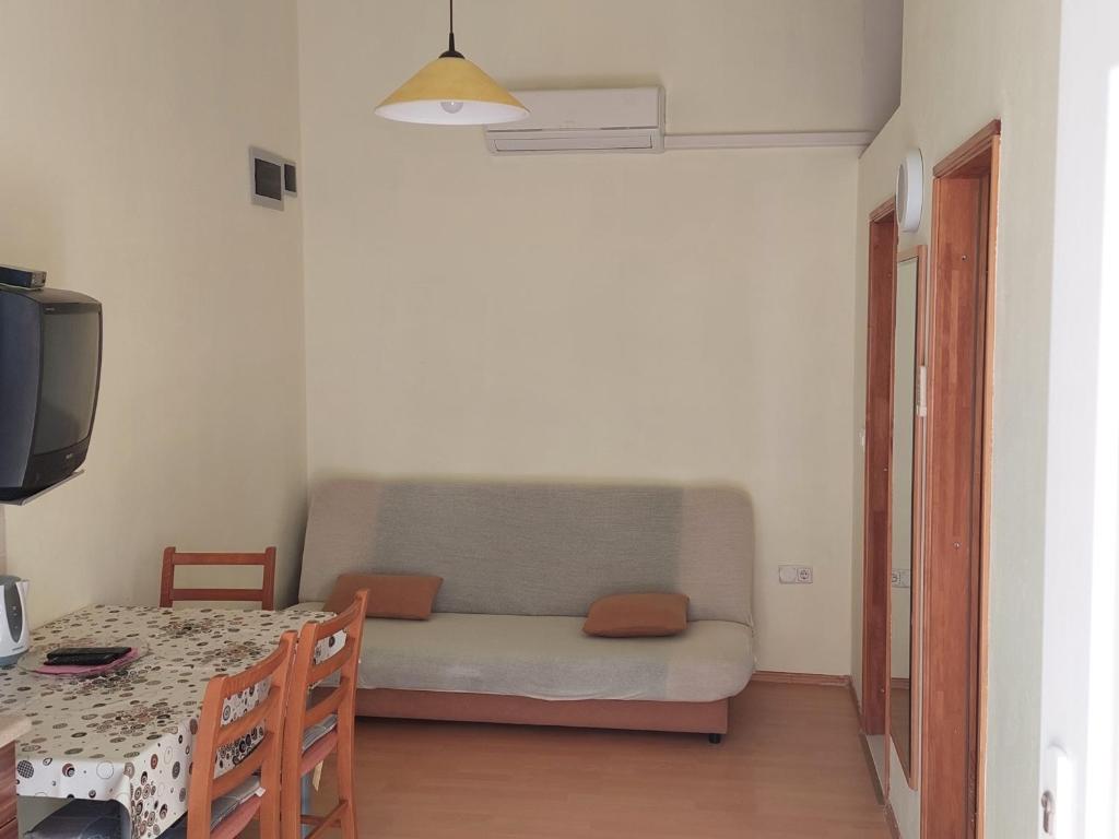 Телевизор и/или развлекательный центр в Apartmani Toni Vodice