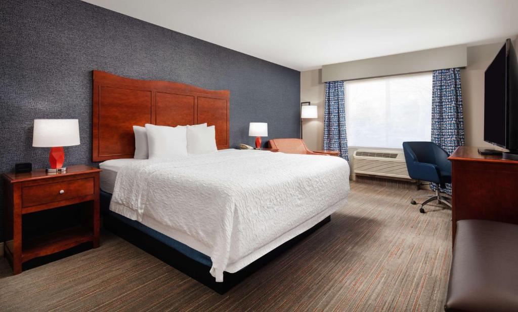 Postel nebo postele na pokoji v ubytování Hampton Inn Medford