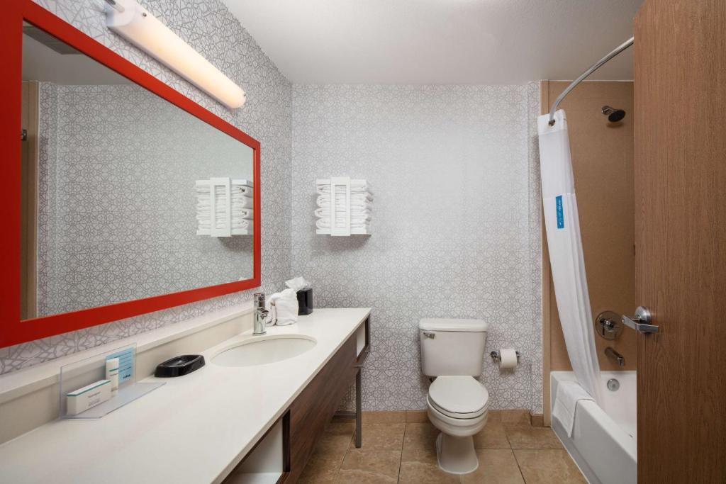 Koupelna v ubytování Hampton Inn Medford