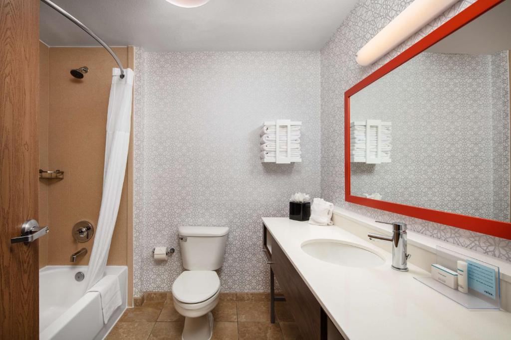 Koupelna v ubytování Hampton Inn Medford