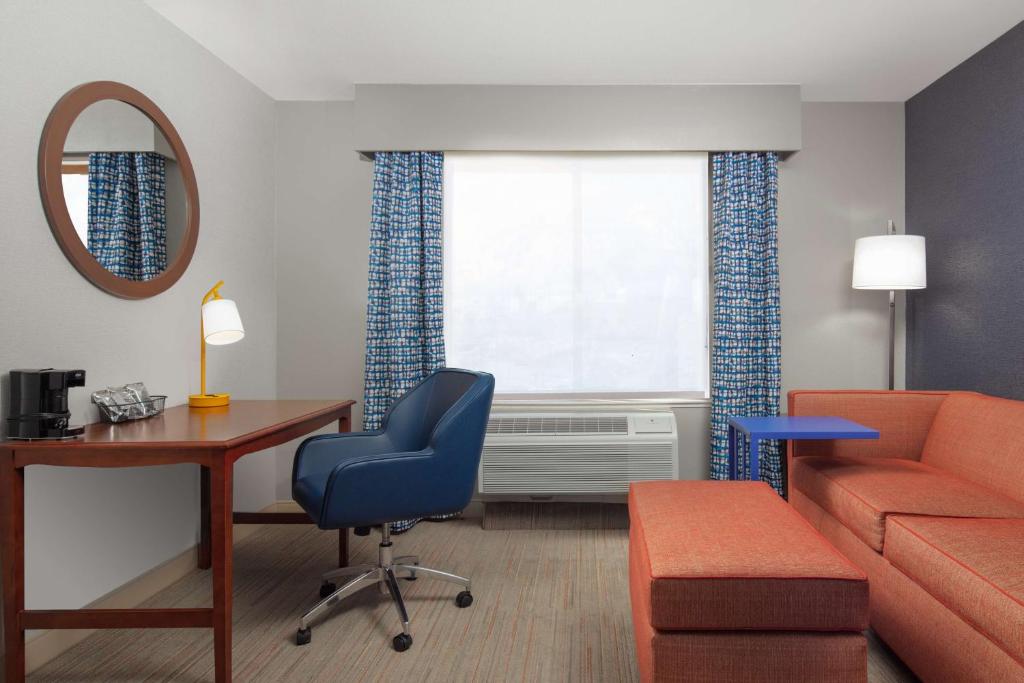 Posezení v ubytování Hampton Inn Medford