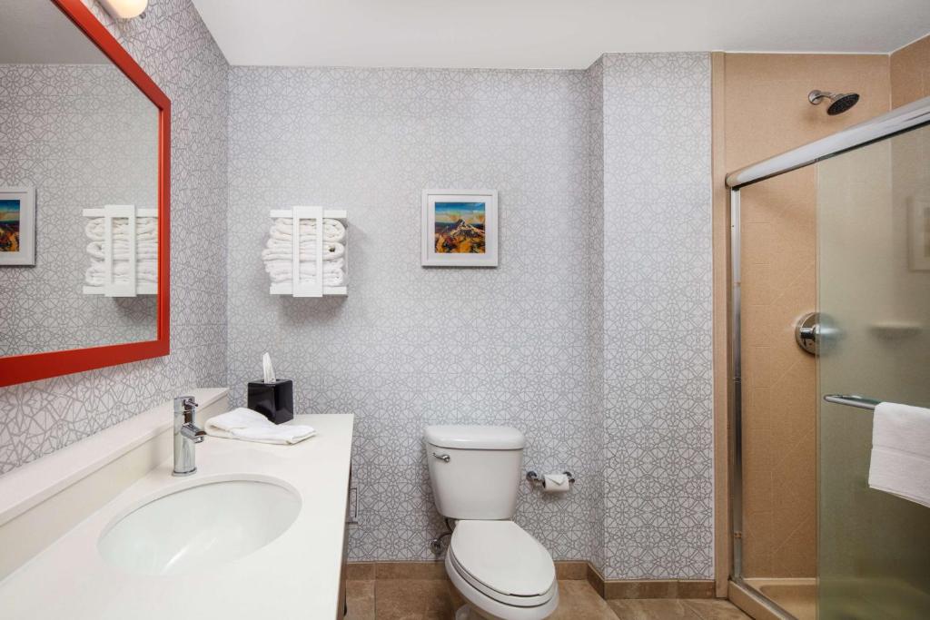 Koupelna v ubytování Hampton Inn Medford