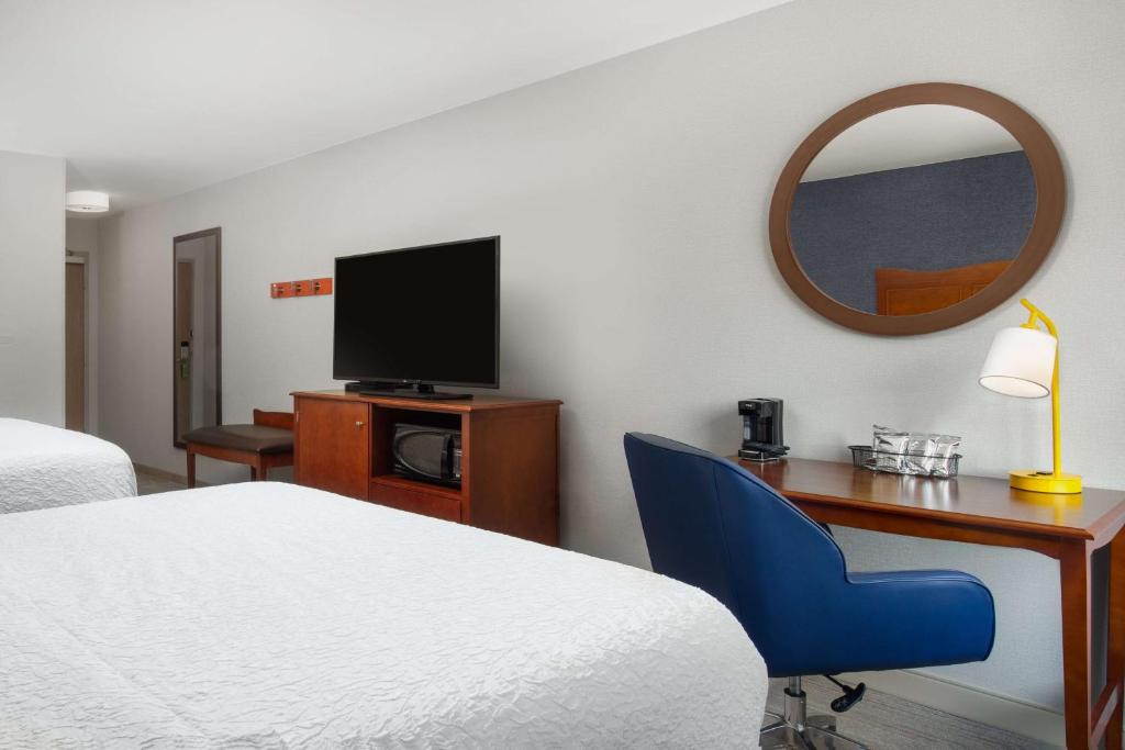 Postel nebo postele na pokoji v ubytování Hampton Inn Medford