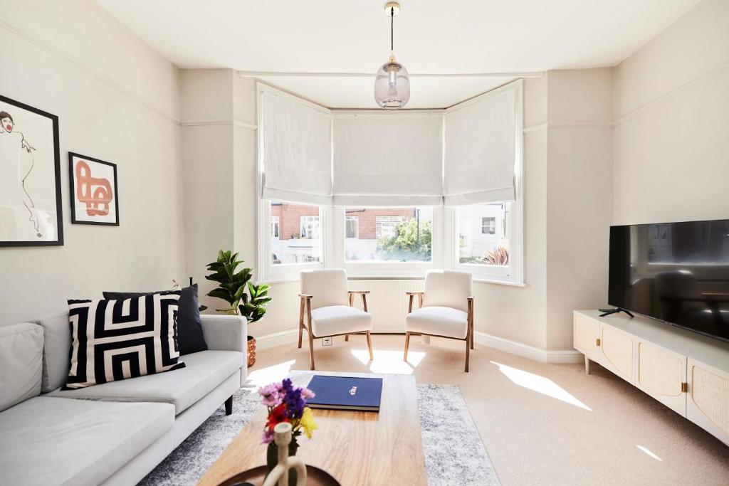 a living room with a couch and a tv at The Lambeth Arms - Prestigious 3BDR Flat in London