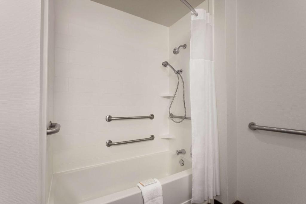 Hampton Inn & Suites Montgomery-EastChase - One-Bedroom King Suite With Sofa Bed - Non-Smoking