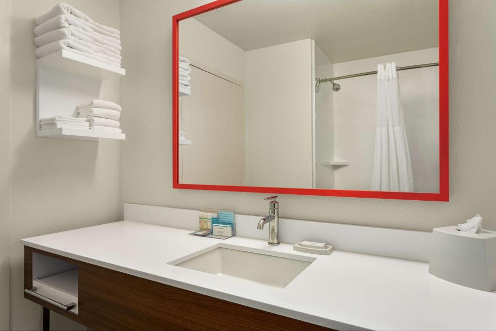 Hampton Inn Kansas City Blue Springs photo