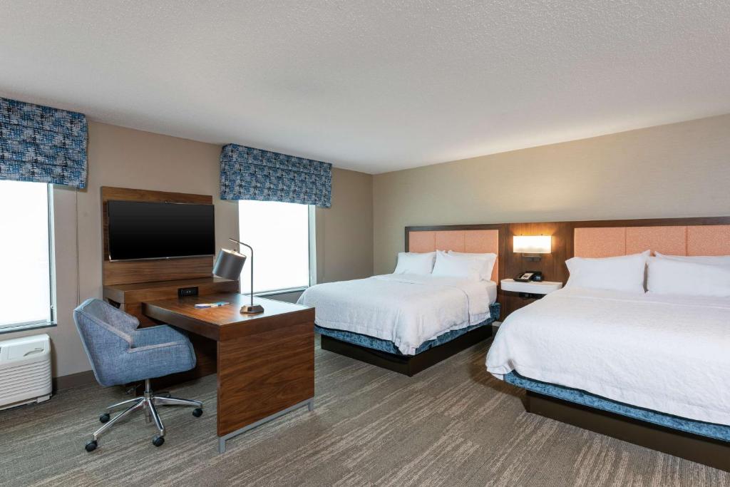 Hampton Inn & Suites Marshalltown - 套房 - 带2张大号床 - 带沙发床 - 禁烟