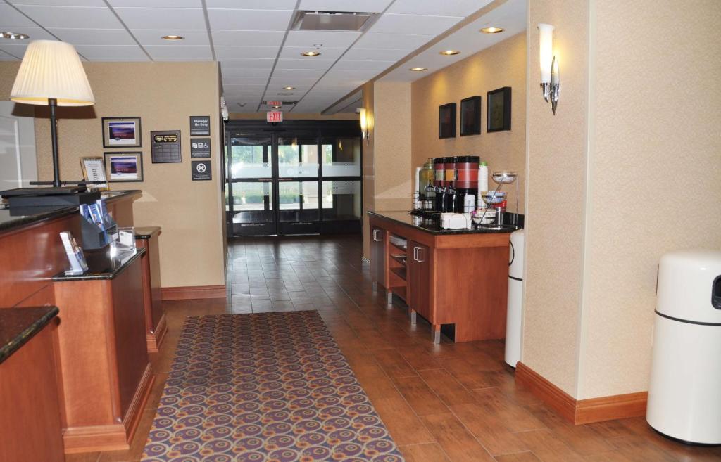 Kuchyň nebo kuchyňský kout v ubytování Hampton Inn Macomb