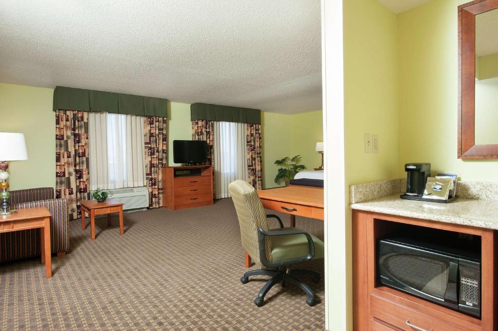 TV a/nebo společenská místnost v ubytování Hampton Inn Macomb