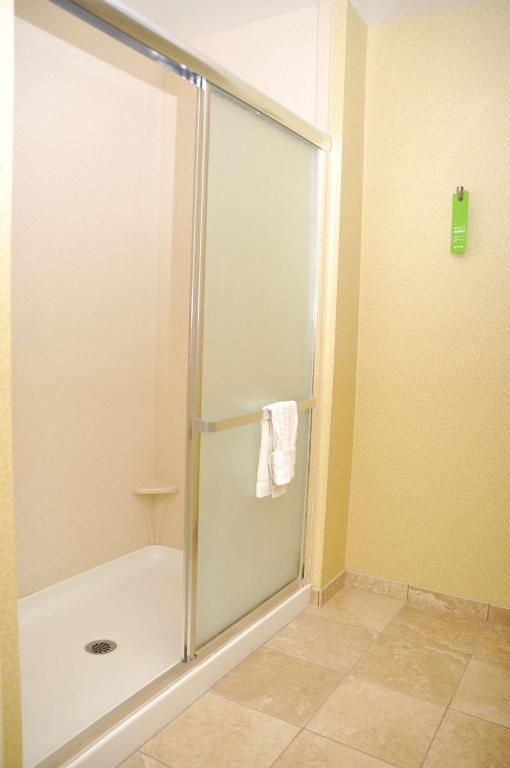 Koupelna v ubytování Hampton Inn Macomb