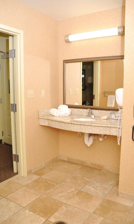 Koupelna v ubytování Hampton Inn Macomb