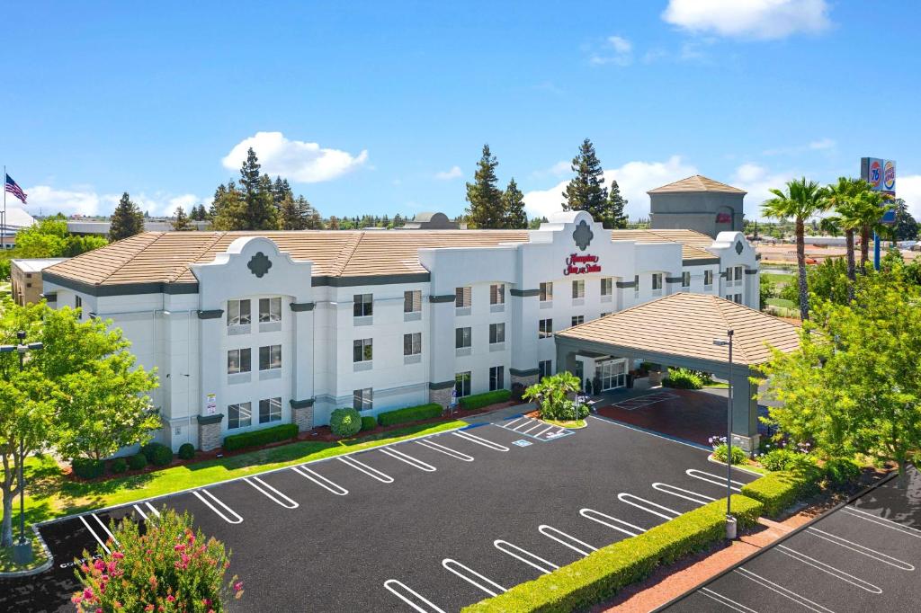 an aerial view of a hotel with a parking lot at Hampton Inn & Suites Modesto - Salida in Modesto