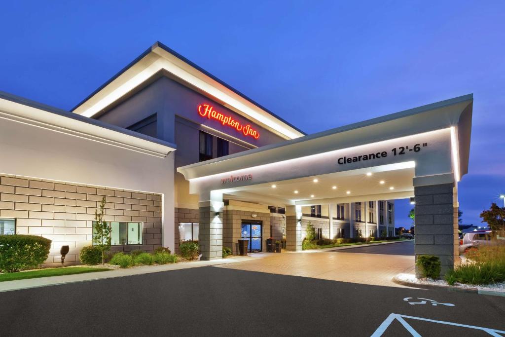 a rendering of the entrance to a clinic building at Hampton Inn Monroe in Monroe