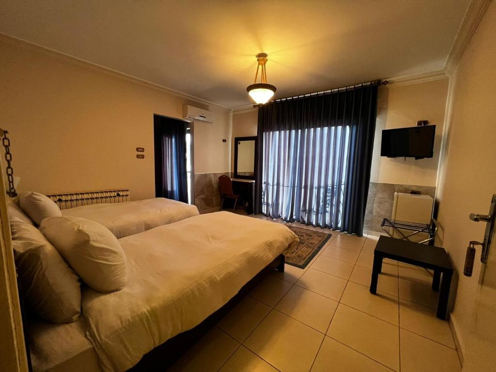 Postel nebo postele na pokoji v ubytování Salome Hotel