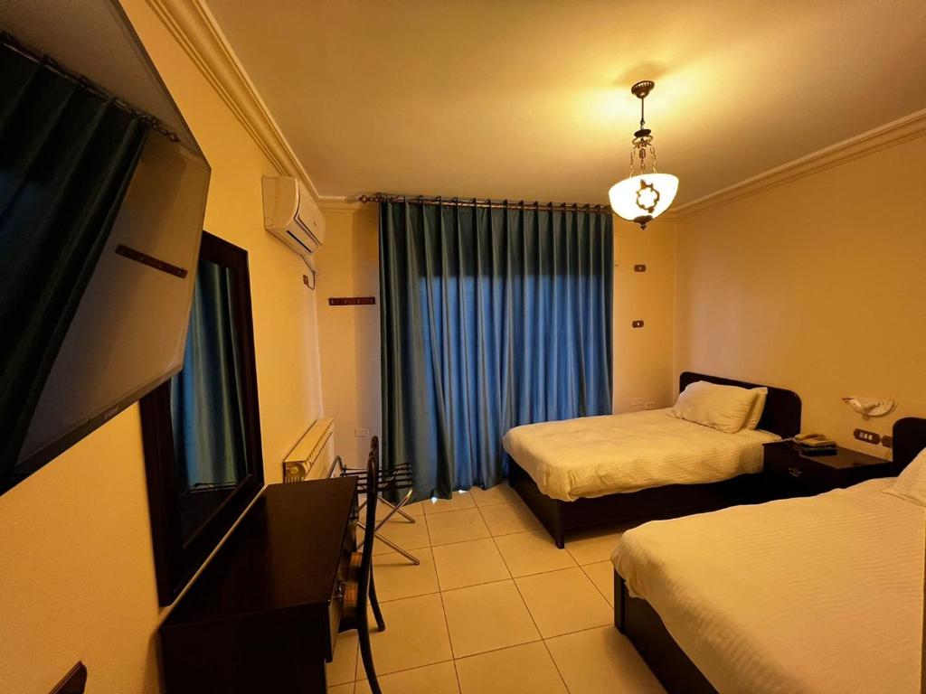 Postel nebo postele na pokoji v ubytování Salome Hotel