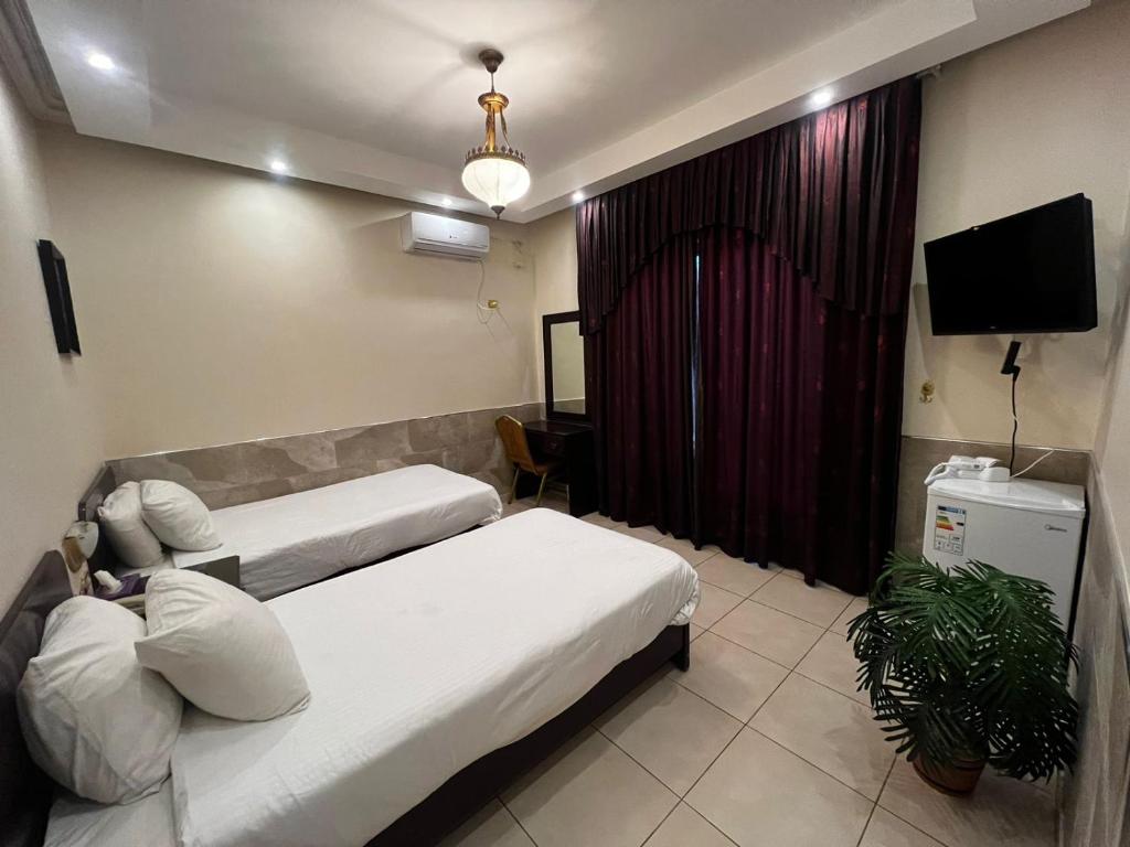 Postel nebo postele na pokoji v ubytování Salome Hotel