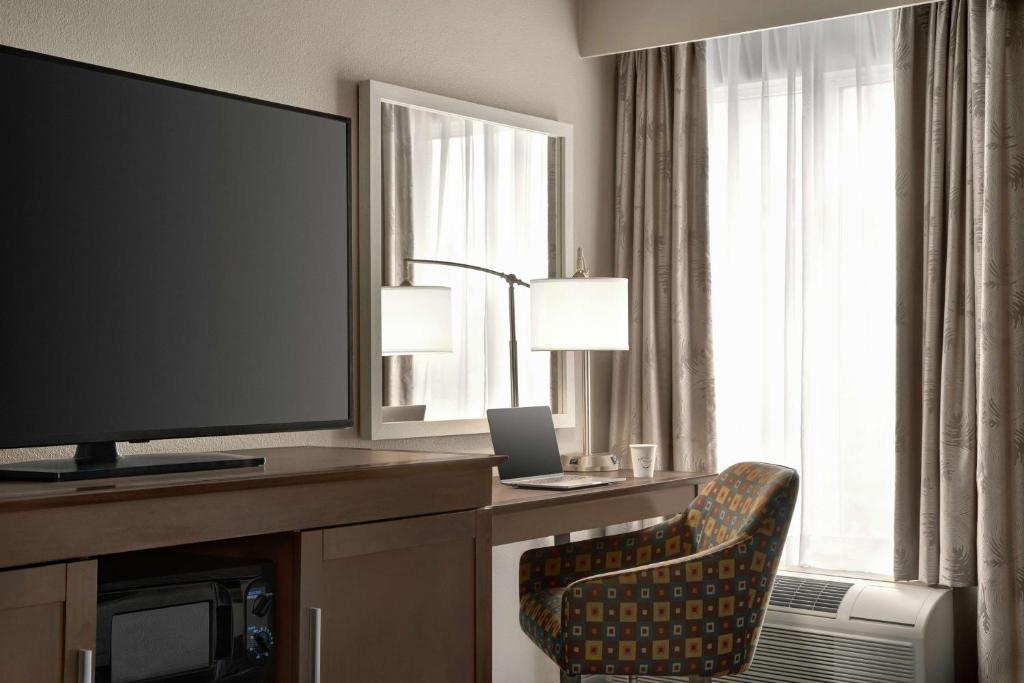 Hampton Inn New Orleans/St.Charles Ave - Chambre King Avec Micro-Ondes Et Réfrigérateur
